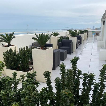 Hotel Byron Rimini Esterno foto