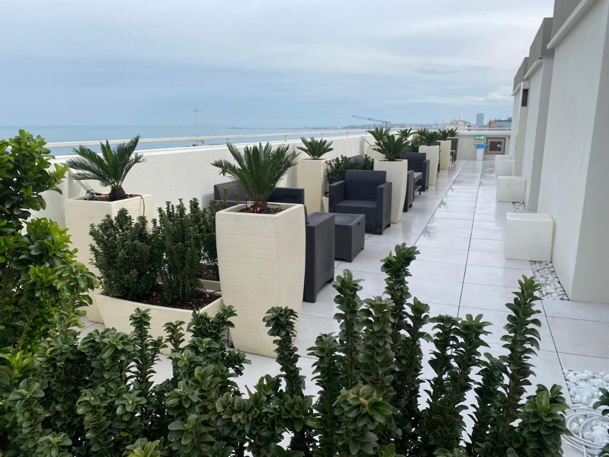 Hotel Byron Rimini Esterno foto