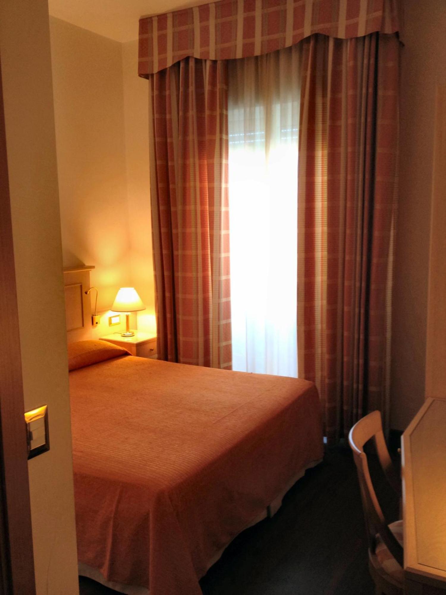 Hotel Byron Rimini Camera foto