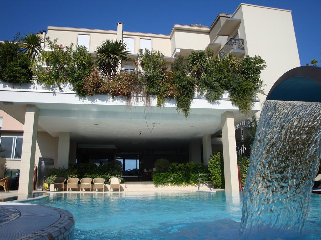 Hotel Byron Rimini Esterno foto