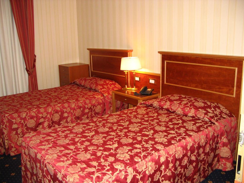 Hotel Byron Rimini Esterno foto
