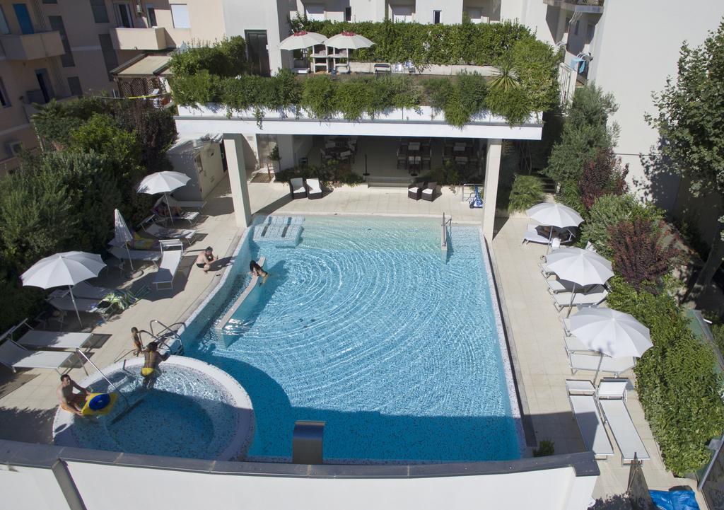 Hotel Byron Rimini Esterno foto