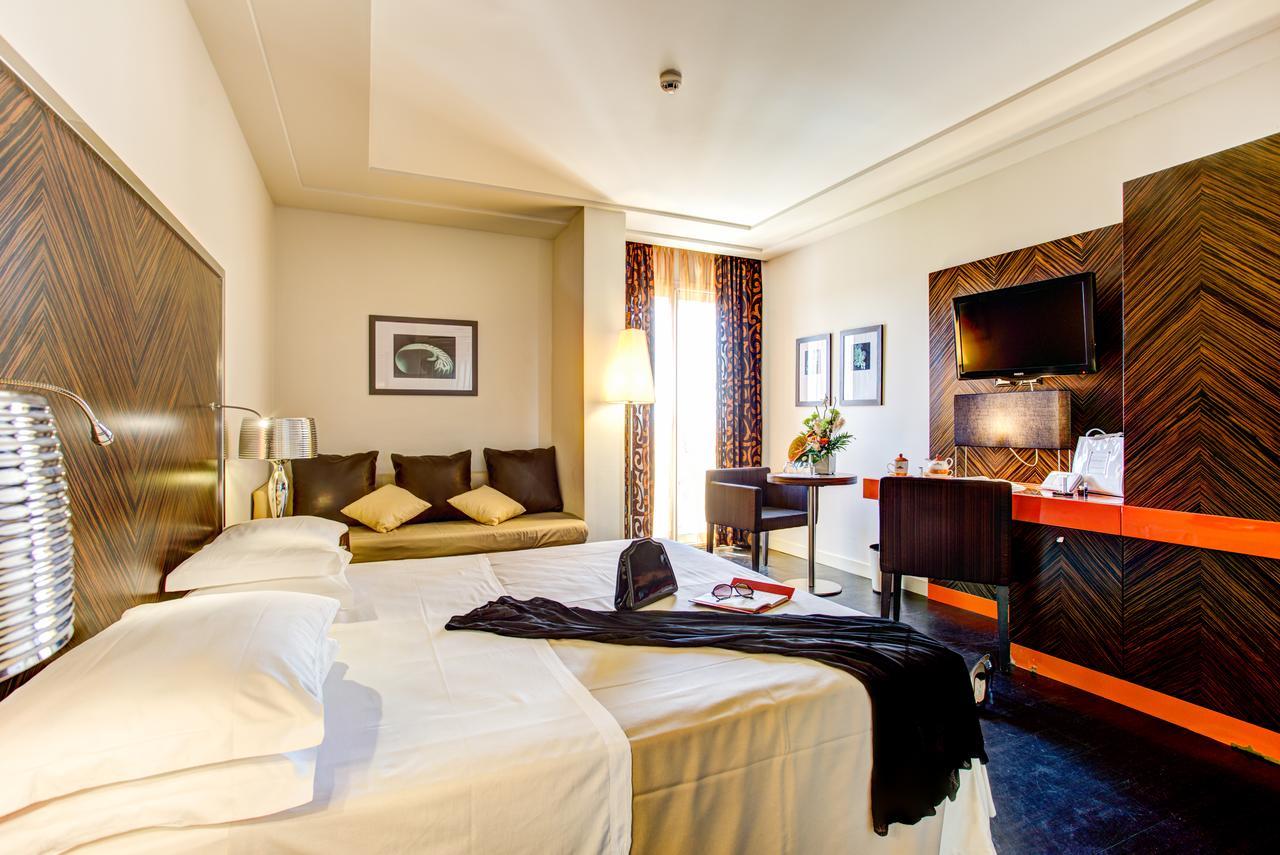 Hotel Byron Rimini Esterno foto