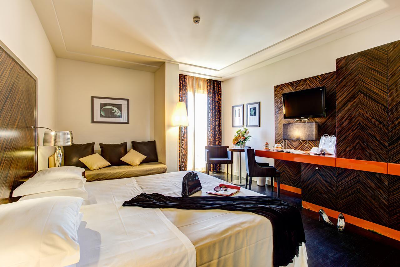 Hotel Byron Rimini Esterno foto