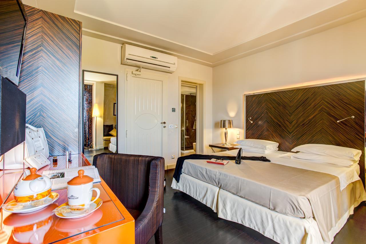 Hotel Byron Rimini Esterno foto