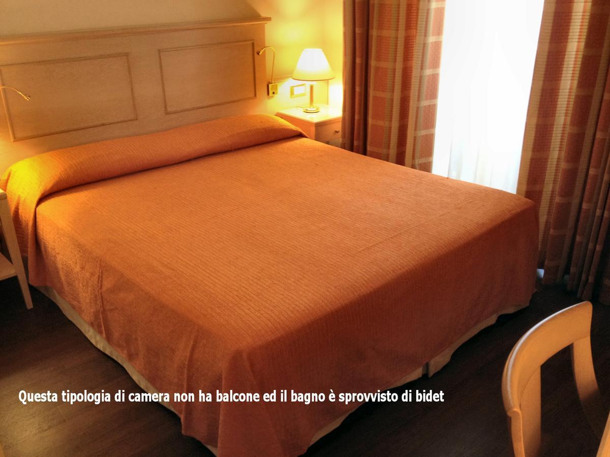 Hotel Byron Rimini Esterno foto