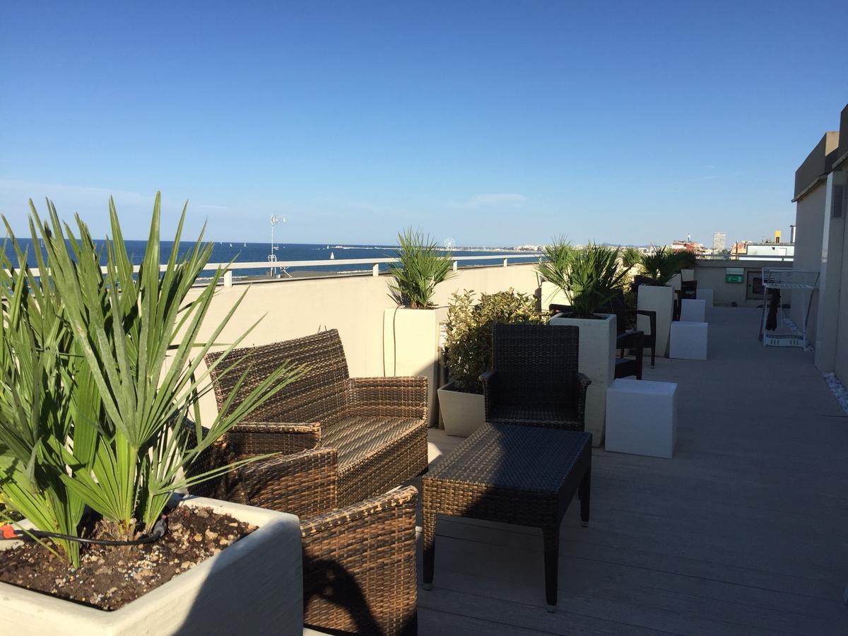 Hotel Byron Rimini Esterno foto